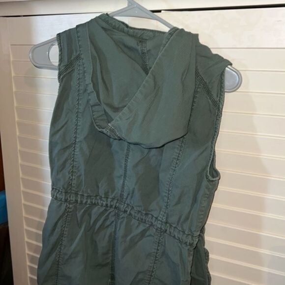 Gap small sleeveless hooded vest - Picture 5 of 8
